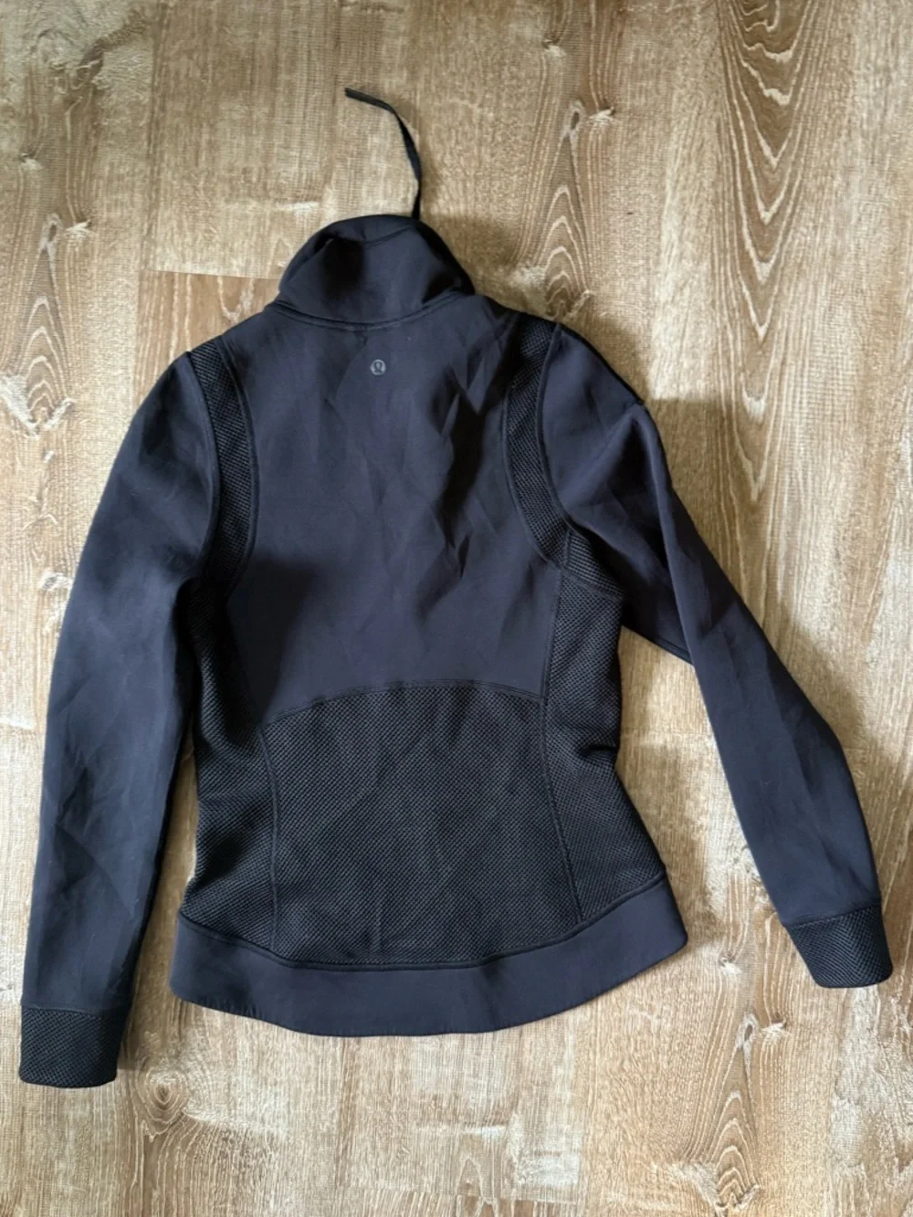 Lululemon Hot Mesh Jacket Black size 6 - Picture 4 of 5